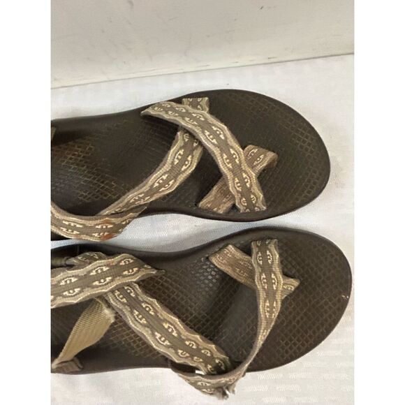 Chaco sandals size 7 beige strap (tear) - Picture 3 of 9